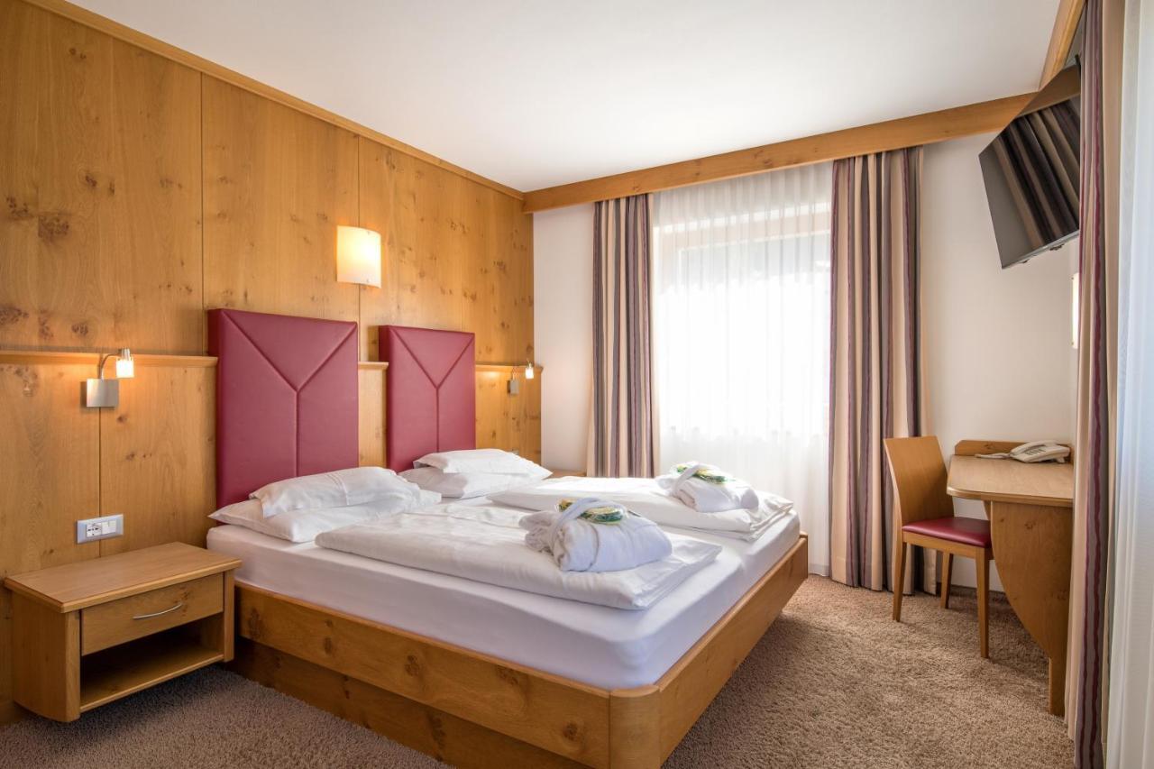 Garni Hotel Bel Vert Selva di Val Gardena Bagian luar foto