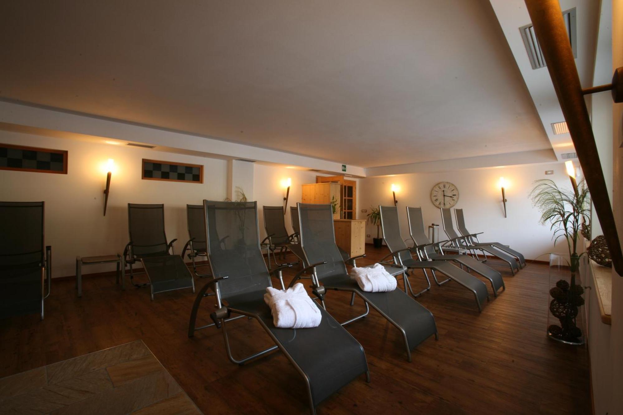 Garni Hotel Bel Vert Selva di Val Gardena Bagian luar foto