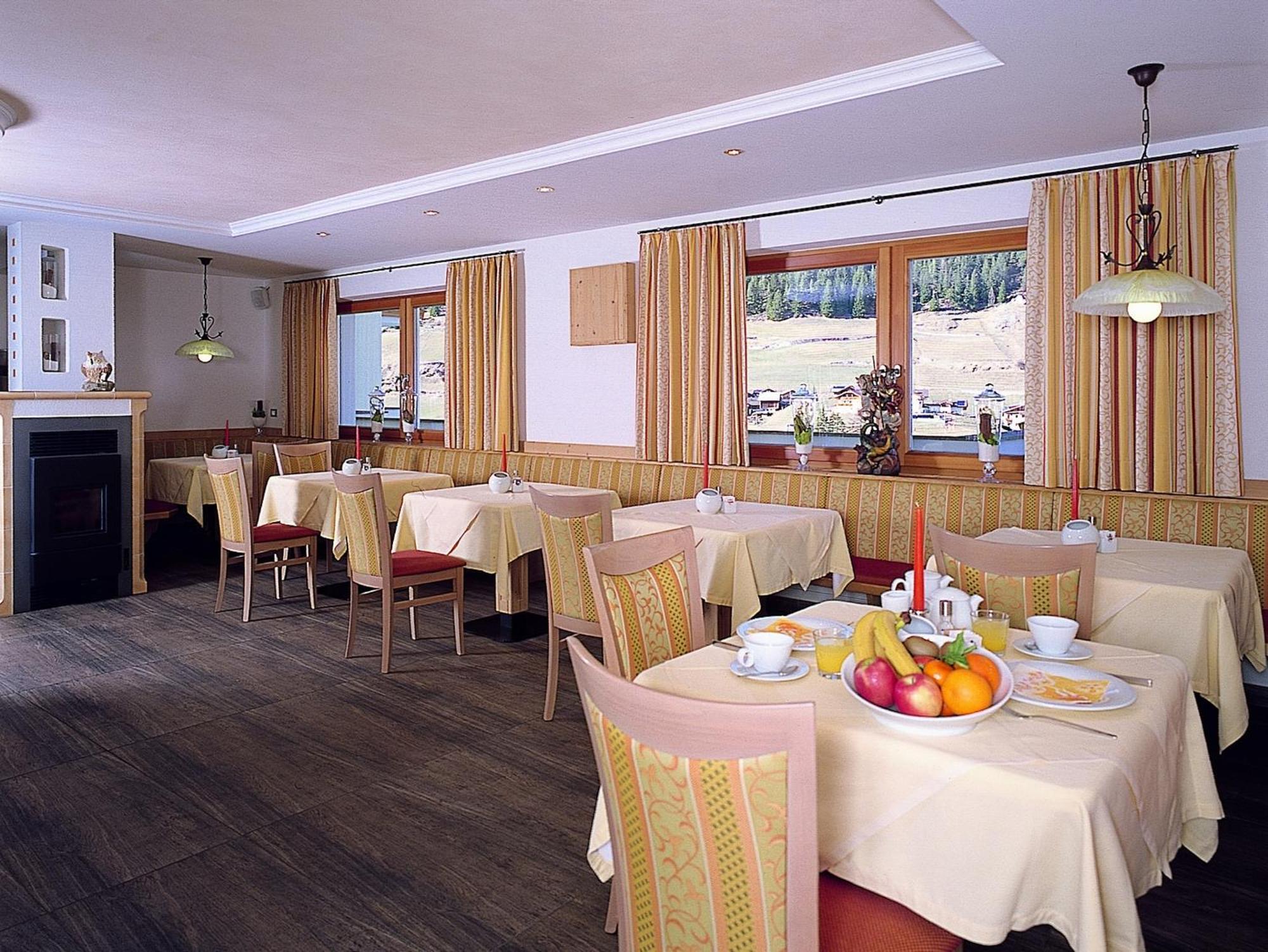 Garni Hotel Bel Vert Selva di Val Gardena Bagian luar foto