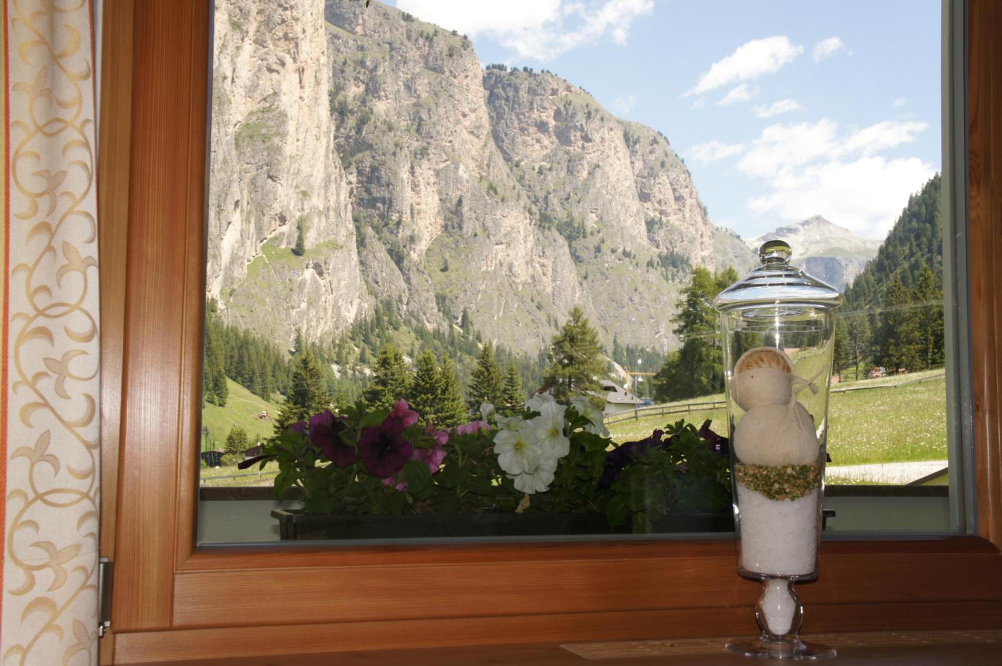 Garni Hotel Bel Vert Selva di Val Gardena Bagian luar foto