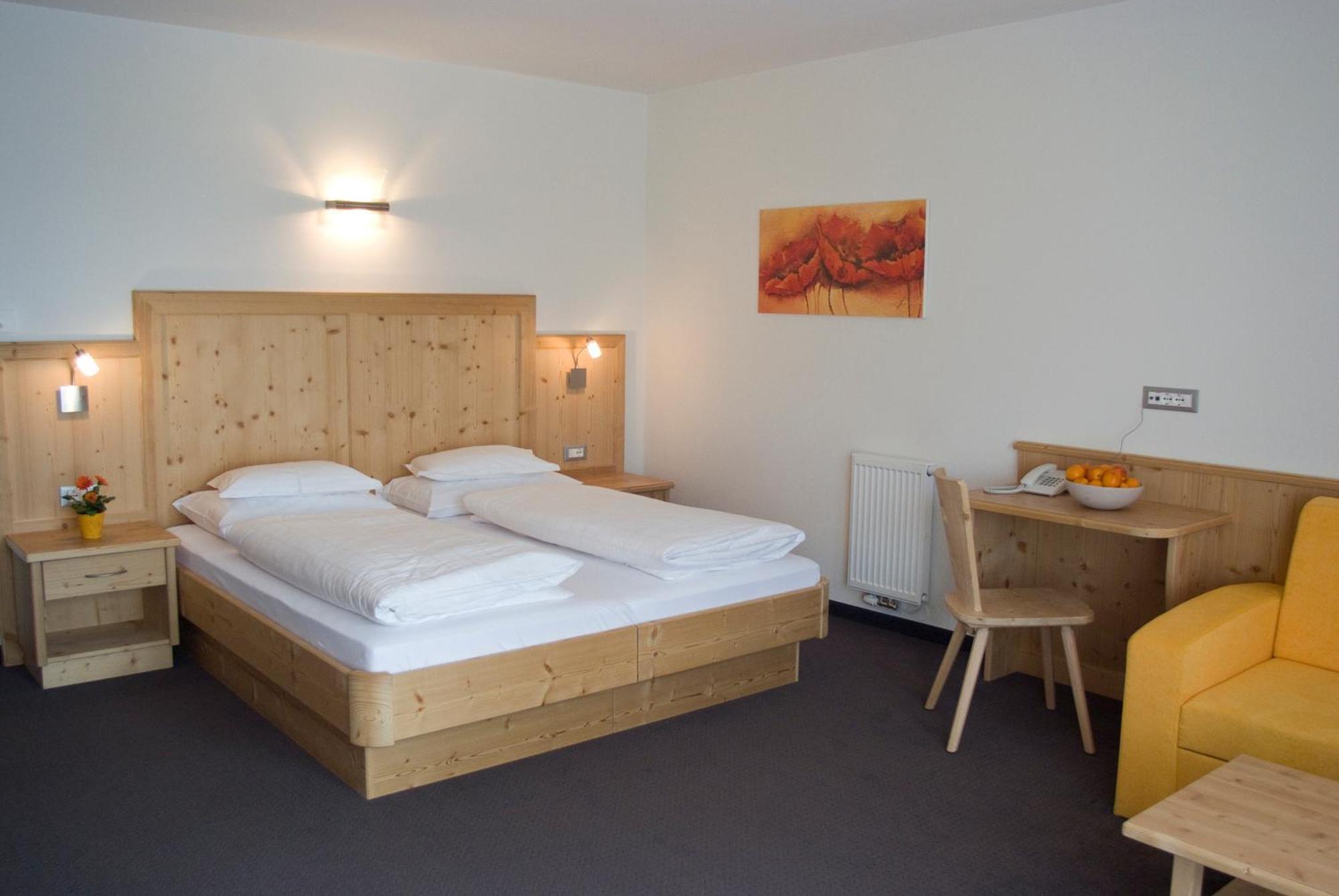Garni Hotel Bel Vert Selva di Val Gardena Bagian luar foto