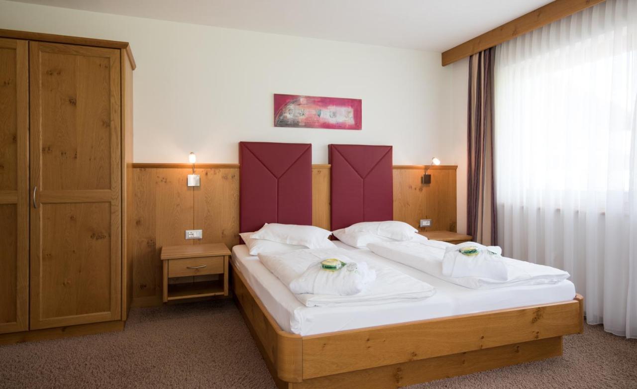Garni Hotel Bel Vert Selva di Val Gardena Bagian luar foto