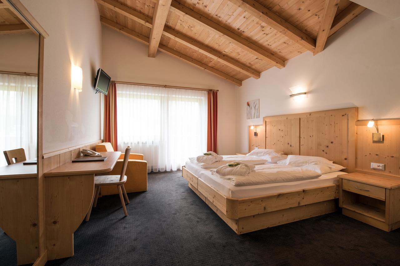 Garni Hotel Bel Vert Selva di Val Gardena Bagian luar foto