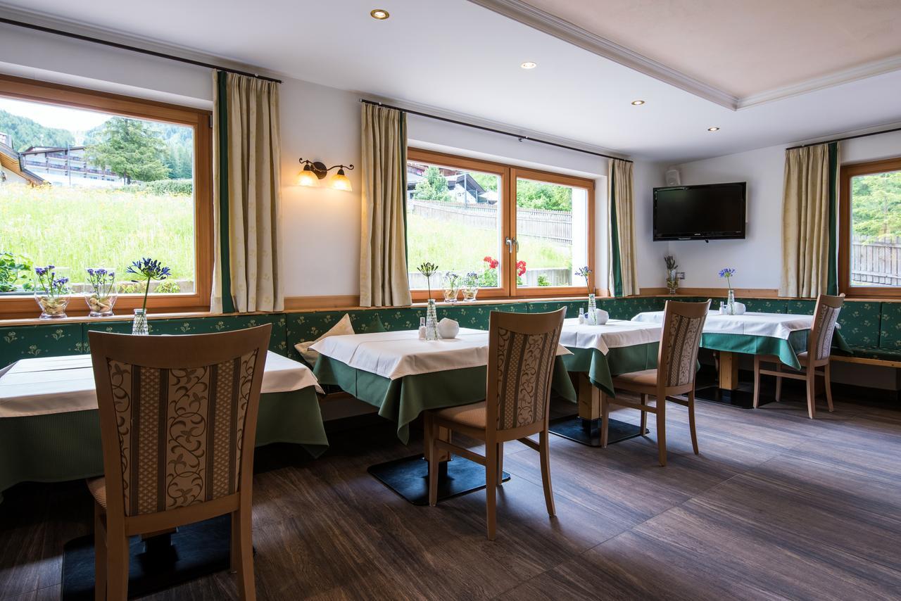 Garni Hotel Bel Vert Selva di Val Gardena Bagian luar foto